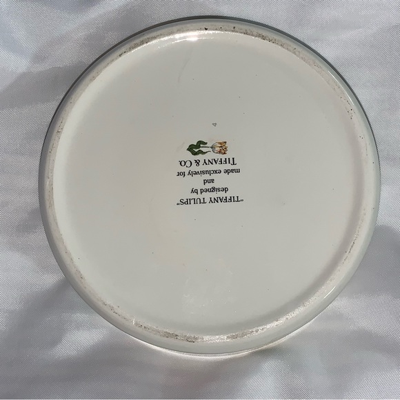 TIFFANY & CO. large Tiffany Tulips TRINKET BOX powder box PORCELAIN - Picture 10 of 10